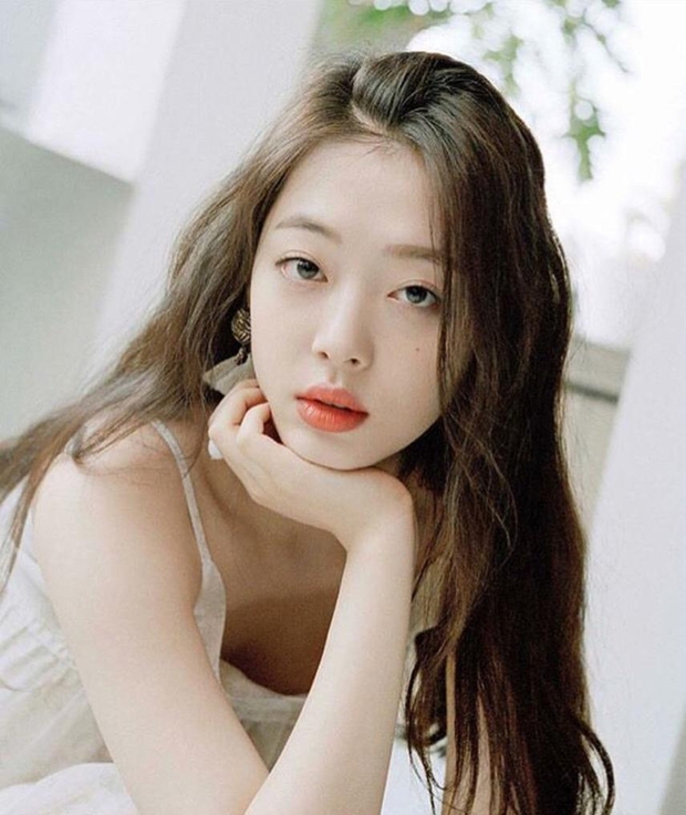 Lại thêm 1 sinh nhật fan không có Sulli: Bông tuyết lê mãi là thiên thần tuổi 25 xinh đẹp nhất! - Ảnh 2. Lại thêm 1 sinh nhật fan không có Sulli: Bông tuyết lê mãi là thiên thần tuổi 25 xinh đẹp nhất! - Ảnh 2.