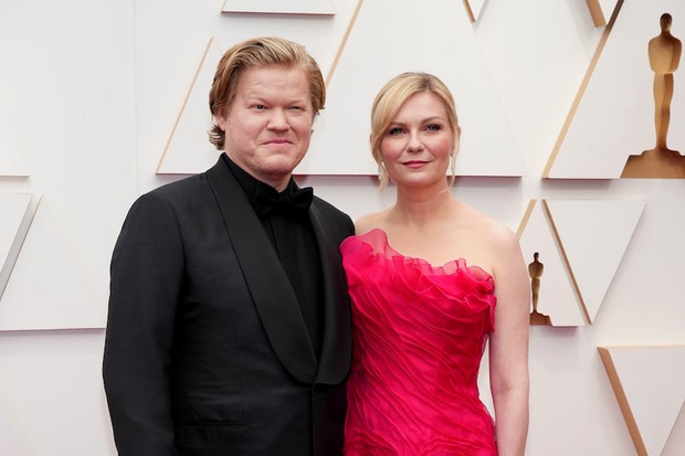 Thêm một cô vợ bị chế nhạo, cướp chồng công khai ở OSCAR 2022: Ông xã phản ứng có bạo liệt như Will Smith? - Ảnh 2.