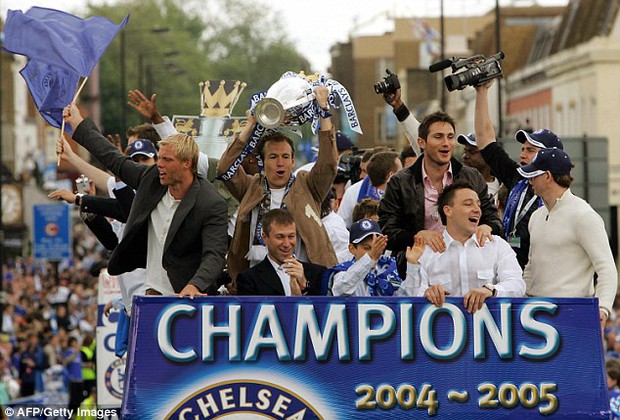 Đốt hơn 60 nghìn tỷ đồng để biến Chelsea thành ông lớn, đây là 21 thành tựu của tỷ phú người Nga mê bóng đá Abramovich - Ảnh 2. Đốt hơn 60 nghìn tỷ đồng để biến Chelsea thành ông lớn, đây là 21 thành tựu của tỷ phú người Nga mê bóng đá Abramovich - Ảnh 2.