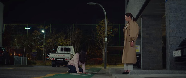 Tuổi 39 tập 6 đẫm nước mắt: Son Ye Jin quỳ gối khóc lóc cầu xin bà cả, ngất lịm giữa đường chỉ vì bạn thân - Ảnh 6. Tuổi 39 tập 6 đẫm nước mắt: Son Ye Jin quỳ gối khóc lóc cầu xin bà cả, ngất lịm giữa đường chỉ vì bạn thân - Ảnh 6.