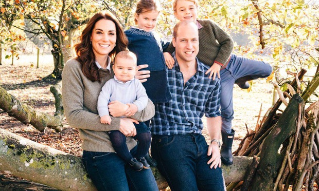 Công nương Kate gợi ý chồng sinh thêm con thứ 4 ngay chốn đông người và phản ứng của Hoàng tử William - Ảnh 2. Công nương Kate gợi ý chồng sinh thêm con thứ 4 ngay chốn đông người và phản ứng của Hoàng tử William - Ảnh 2.