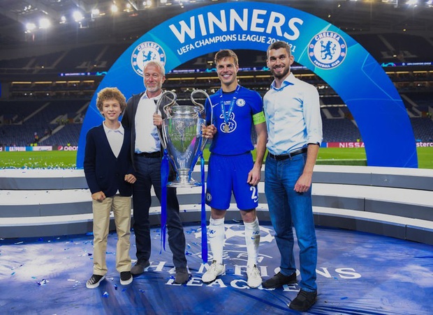 Đốt hơn 60 nghìn tỷ đồng để biến Chelsea thành ông lớn, đây là 21 thành tựu của tỷ phú người Nga mê bóng đá Abramovich - Ảnh 16. Đốt hơn 60 nghìn tỷ đồng để biến Chelsea thành ông lớn, đây là 21 thành tựu của tỷ phú người Nga mê bóng đá Abramovich - Ảnh 16.