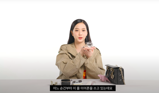 Nghe Jisoo (BLACKPINK) tiết lộ lý do dùng tai nghe có dây thay vì AirPods mà netizen thấy đau lòng - Ảnh 1.