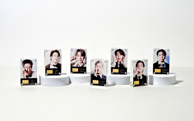 Card bo góc nâng tầm đẳng cấp nhờ BTS, fan kháo nhau nhường hết cho phú bà vì ai nghèo là hết cửa! - Ảnh 5. Card bo góc nâng tầm đẳng cấp nhờ BTS, fan kháo nhau nhường hết cho phú bà vì ai nghèo là hết cửa! - Ảnh 5.