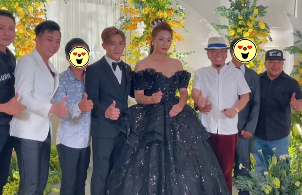 Dàn sao dự đám cưới cựu thành viên HKT: Khánh Đơn bế con đi tiệc, tại sao TiTi vắng mặt? - Ảnh 4. Dàn sao dự đám cưới cựu thành viên HKT: Khánh Đơn bế con đi tiệc, tại sao TiTi vắng mặt? - Ảnh 4.