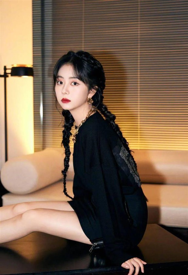 Đàm Tùng Vận bị mỹ nhân Vườn Sao Băng lăm le giật vai ở phim mới, fan Việt chê nát nước 1 cô vì quá “dừ” còn đòi cặp trai trẻ? - Ảnh 4. Đàm Tùng Vận bị mỹ nhân Vườn Sao Băng lăm le giật vai ở phim mới, fan Việt chê nát nước 1 cô vì quá “dừ” còn đòi cặp trai trẻ? - Ảnh 4.