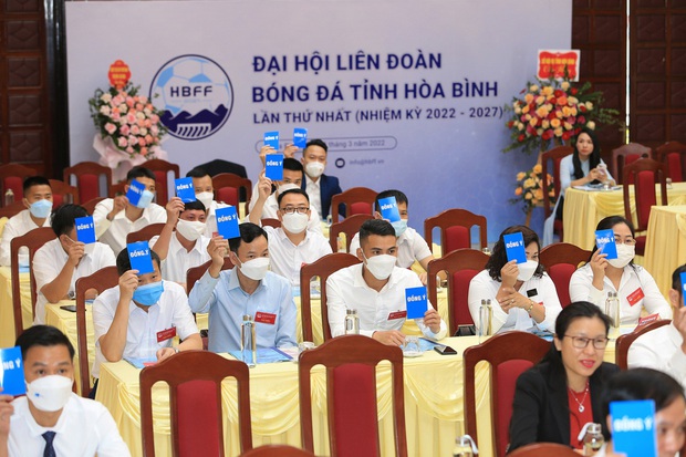 Hòa Bình quyết tâm làm bóng đá chuyên nghiệp bài bản từ gốc - Ảnh 2. Hòa Bình quyết tâm làm bóng đá chuyên nghiệp bài bản từ gốc - Ảnh 2.
