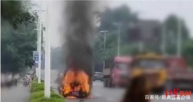 Cô gái bị thiêu rụi khi ô tô tự phát cháy: Dung nhan hủy hoàn toàn, mất 2 tay và cuộc sống hiện tại khiến nhiều người bất ngờ - Ảnh 2.