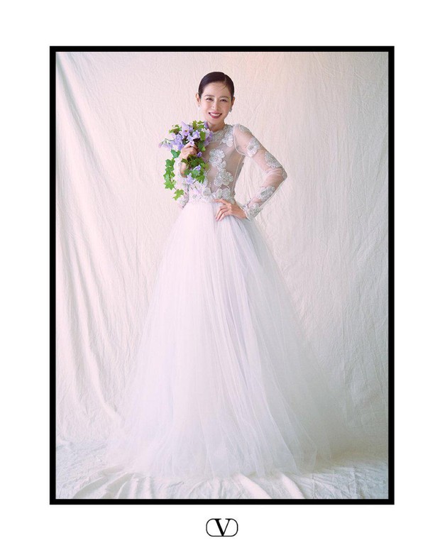 Son Ye Jin là nàng công chúa: Đám cưới mới được 1/2 đã tung đến 5 chiếc váy, giá gần 2 tỷ - Ảnh 1. Son Ye Jin là nàng công chúa: Đám cưới mới được 1/2 đã tung đến 5 chiếc váy, giá gần 2 tỷ - Ảnh 1.