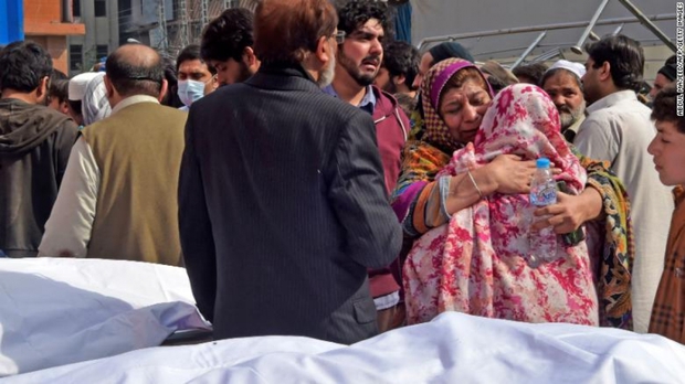Đánh bom đẫm máu tại Pakistan khiến 56 người chết, 194 người bị thương - Ảnh 1.