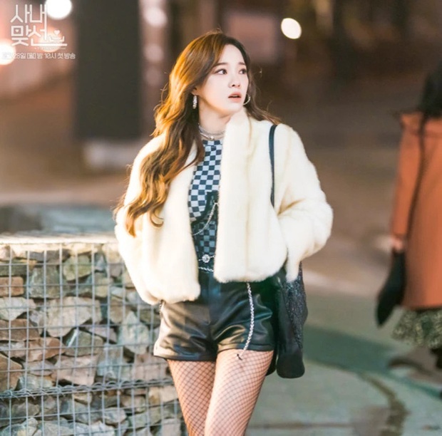 Xin mời Park Min Young vào xách dép cho 2 mỹ nữ công sở ở Business Proposal - Ảnh 3. Xin mời Park Min Young vào xách dép cho 2 mỹ nữ công sở ở Business Proposal - Ảnh 3.