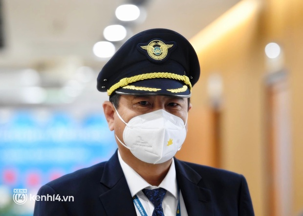 Cơ trưởng chỉ huy chuyến bay đầu tiên đưa công dân Việt Nam về từ Ukraine: Mong được đưa đồng bào về quê hương sớm nhất trên những chuyến bay có đường bay đặc biệt - Ảnh 1. Cơ trưởng chỉ huy chuyến bay đầu tiên đưa công dân Việt Nam về từ Ukraine: Mong được đưa đồng bào về quê hương sớm nhất trên những chuyến bay có đường bay đặc biệt - Ảnh 1.