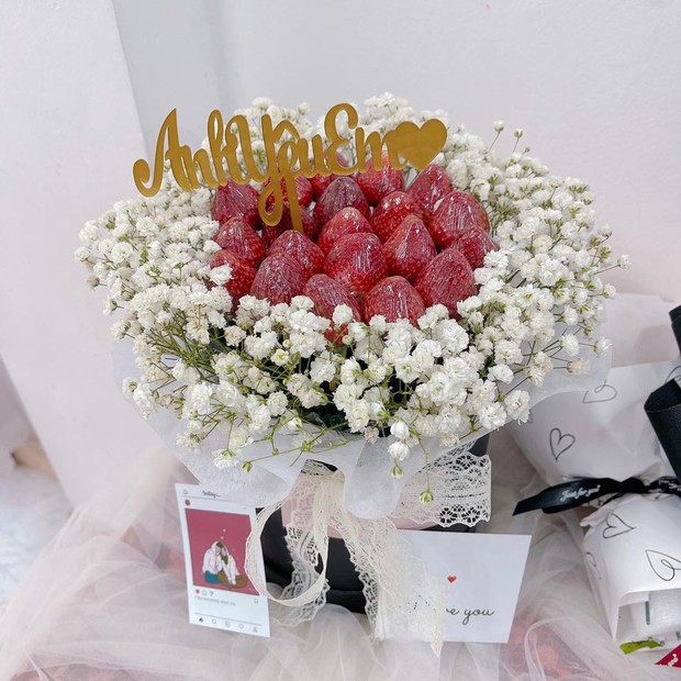 Ét ô ét thị trường hoa 8/3 đáo ngược: shop bình dân giá rẻ vài trăm ế sưng ế xỉa, hoa sang tiền triệu lại đắt khách như tôm tươi! - Ảnh 3. Ét ô ét thị trường hoa 8/3 đáo ngược: shop bình dân giá rẻ vài trăm ế sưng ế xỉa, hoa sang tiền triệu lại đắt khách như tôm tươi! - Ảnh 3.