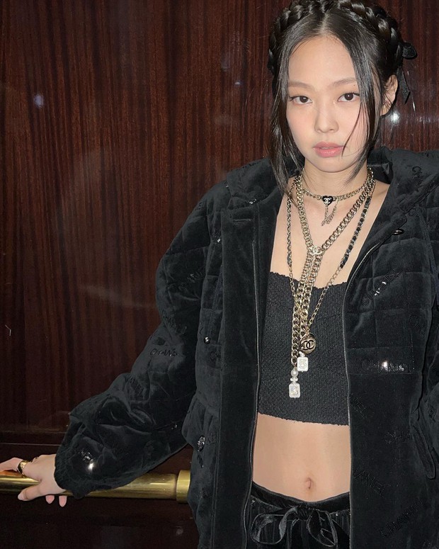 Jennie và Jisoo tại Fashion Week năm nay: Niềm hân hoan và một tiếng thở dài! - Ảnh 6. Jennie và Jisoo tại Fashion Week năm nay: Niềm hân hoan và một tiếng thở dài! - Ảnh 6.