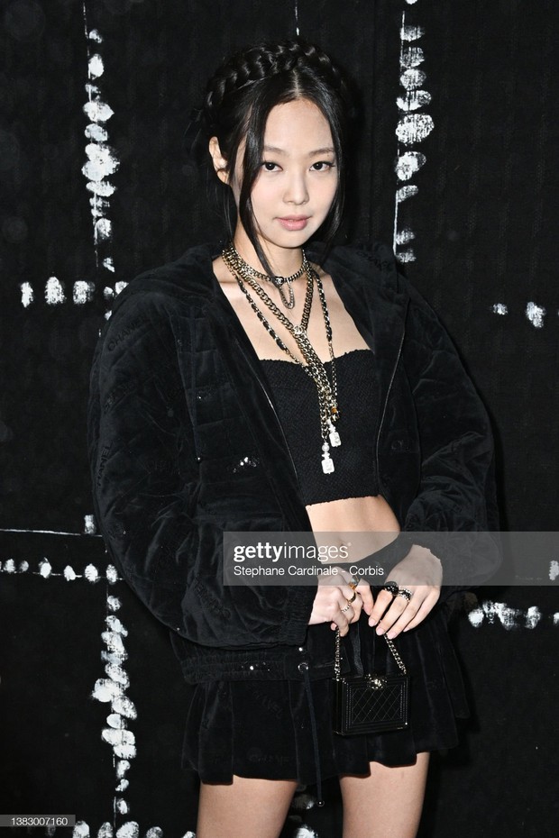 Kiểm chứng nhan sắc thật của Jennie ở Fashion Week: Ống kính tử thần của phóng viên quốc tế đến ảnh hậu trường dìm nổi không? - Ảnh 3.