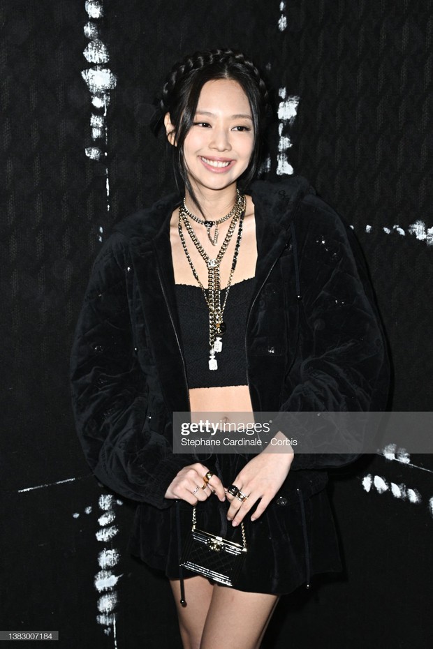 Kiểm chứng nhan sắc thật của Jennie ở Fashion Week: Ống kính tử thần của phóng viên quốc tế đến ảnh hậu trường dìm nổi không? - Ảnh 5. Kiểm chứng nhan sắc thật của Jennie ở Fashion Week: Ống kính tử thần của phóng viên quốc tế đến ảnh hậu trường dìm nổi không? - Ảnh 5.