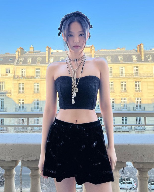 Kiểm chứng nhan sắc thật của Jennie ở Fashion Week: Ống kính tử thần của phóng viên quốc tế đến ảnh hậu trường dìm nổi không? - Ảnh 11. Kiểm chứng nhan sắc thật của Jennie ở Fashion Week: Ống kính tử thần của phóng viên quốc tế đến ảnh hậu trường dìm nổi không? - Ảnh 11.