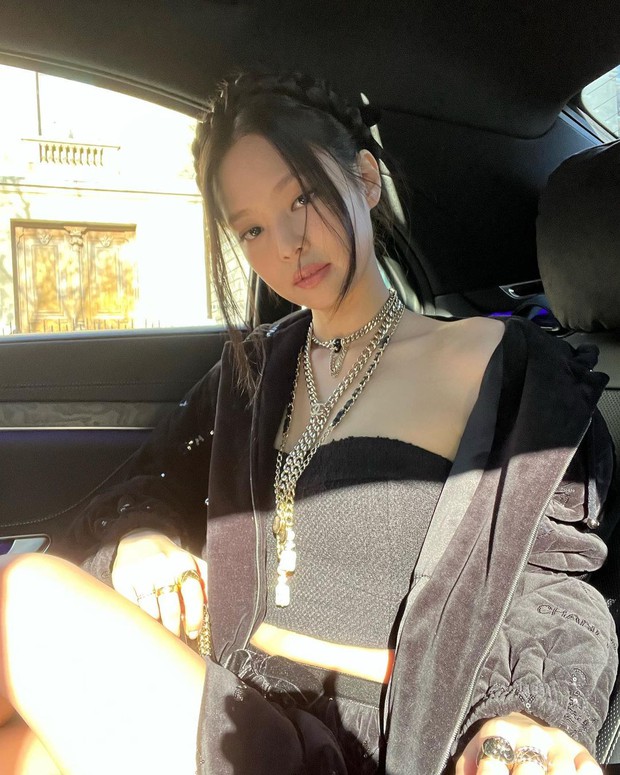 Kiểm chứng nhan sắc thật của Jennie ở Fashion Week: Ống kính tử thần của phóng viên quốc tế đến ảnh hậu trường dìm nổi không? - Ảnh 13. Kiểm chứng nhan sắc thật của Jennie ở Fashion Week: Ống kính tử thần của phóng viên quốc tế đến ảnh hậu trường dìm nổi không? - Ảnh 13.
