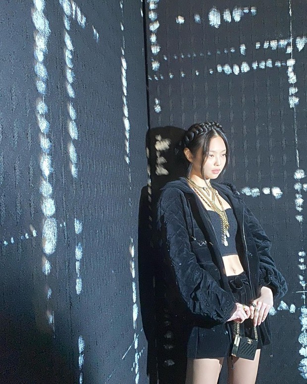 Kiểm chứng nhan sắc thật của Jennie ở Fashion Week: Ống kính tử thần của phóng viên quốc tế đến ảnh hậu trường dìm nổi không? - Ảnh 8. Kiểm chứng nhan sắc thật của Jennie ở Fashion Week: Ống kính tử thần của phóng viên quốc tế đến ảnh hậu trường dìm nổi không? - Ảnh 8.