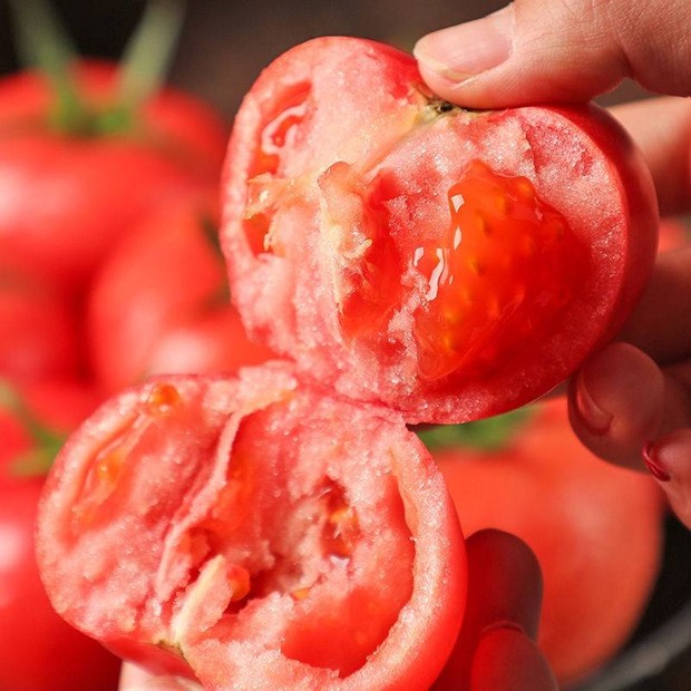 Đi chợ, thấy cà chua có 3 ĐẶC ĐIỂM này dứt khoát đừng mua: Có thể chứa độc tố hoặc đã bị tiêm thuốc kích chín, người trồng còn không dám ăn - Ảnh 3.