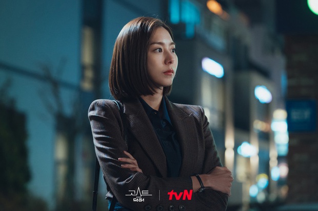Blazer phủ sóng phim Hàn đợt này, chị em mau ghim ngay loạt cách diện chuẩn thanh lịch - Ảnh 5. Blazer phủ sóng phim Hàn đợt này, chị em mau ghim ngay loạt cách diện chuẩn thanh lịch - Ảnh 5.