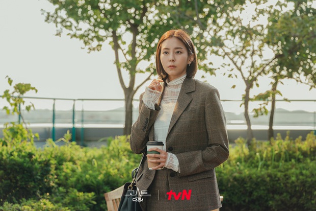 Blazer phủ sóng phim Hàn đợt này, chị em mau ghim ngay loạt cách diện chuẩn thanh lịch - Ảnh 7. Blazer phủ sóng phim Hàn đợt này, chị em mau ghim ngay loạt cách diện chuẩn thanh lịch - Ảnh 7.