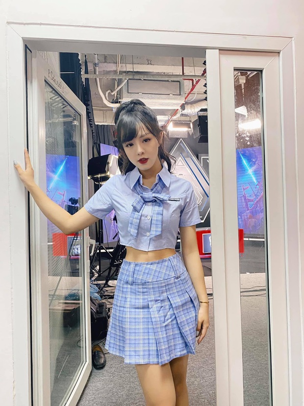 Overweight in all styles, but MC Thao Trang cosplaying as a schoolgirl is the moment that makes people flutter the most - Photo 8.