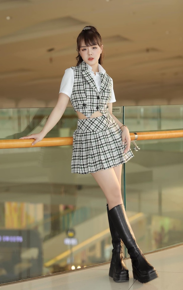 Overweight in all styles, but MC Thao Trang cosplaying as a schoolgirl is the moment that makes people flutter the most - Photo 10.