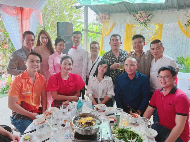 Comedian Vbiz suddenly got married at the age of 49: Cat Phuong, Ly Hai and his wife came to celebrate, the beauty of the bride caught the attention!  - Photo 6.