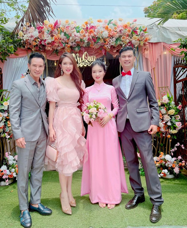 Comedian Vbiz suddenly got married at the age of 49: Cat Phuong, Ly Hai and his wife came to celebrate, the beauty of the bride caught the attention!  - Photo 3.