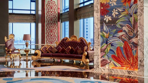 Khách sạn 6 sao lộng lẫy như cung điện ở Sài Gòn: giá 300 triệu / đêm, nội thất vương giả mạ vàng cầu kỳ, sàn lát đá mộc lan quý hiếm - ảnh 11.
