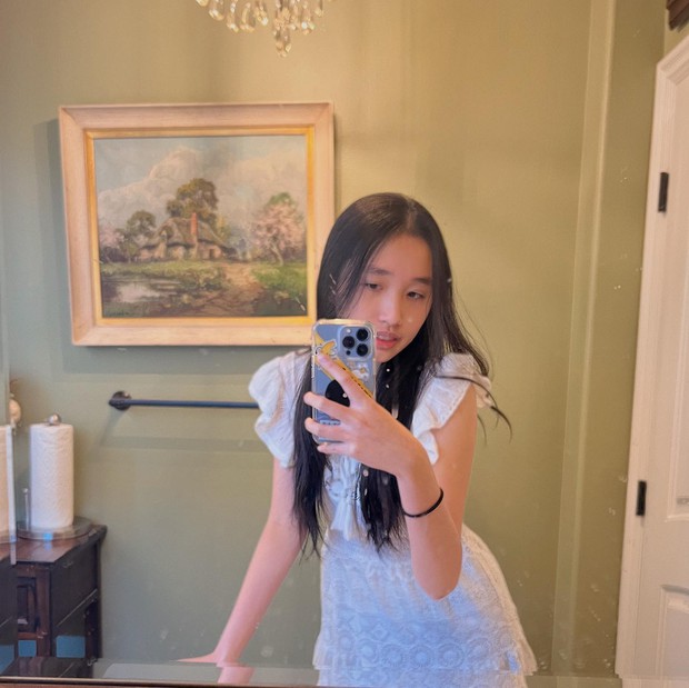 Tiểu thư YouTuber Jenny Huỳnh có style mùa hè đỉnh lắm nha: Phóng khoáng kiểu teen Mỹ hay ngoan hiền gái Việt đều cân hết - Ảnh 9.