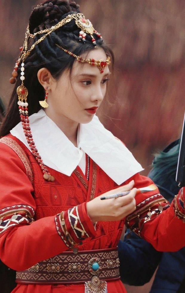 Nàng thơ Đông Cung tung loạt ảnh mới, nhan sắc đẹp nức nở nhưng lại bị chê ăn mày quá khứ - Ảnh 1.