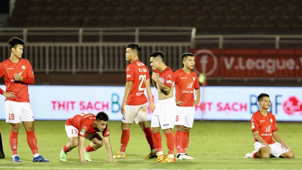 HOT: Bui Tien Dung and many teammates are at risk of contract liquidation after the incident of dropping out - Photo 1.