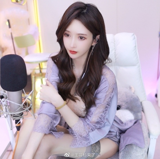 Nữ streamer xinh đẹp ngỡ ngàng, ngơ ngác khi thấy fan cũ bất ngờ quay xe, mạnh tay donate hơn 3.6 tỷ - Ảnh 3.