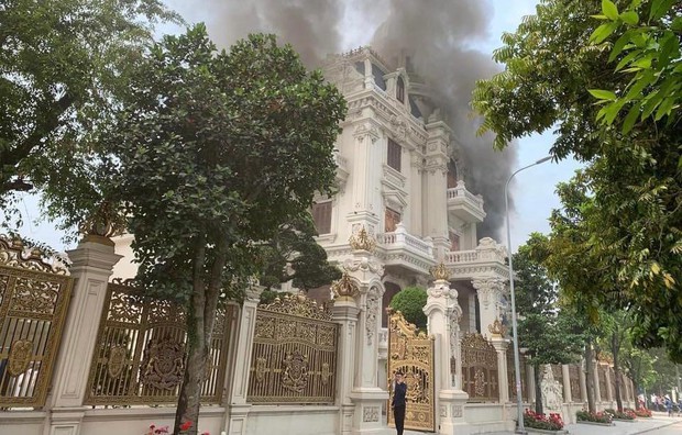 Ảnh: Cận cảnh hiện trường vụ cháy căn biệt thự khiến nữ chủ nhà tử vong ở Quảng Ninh - Ảnh 2.