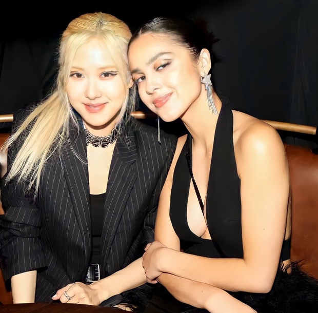 Sau nửa năm, Gigi Hadid mới xả ảnh phim chụp Rosé và Olivia Rodrigo thân mật ở Met Gala: Khung hình hội tụ combo đẹp, giàu, giỏi là đây! - Ảnh 5.