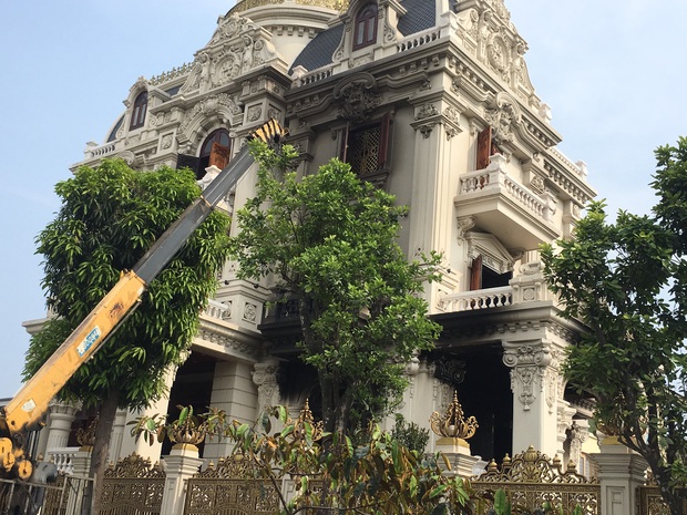 Vụ cháy biệt thự khiến nữ chủ nhà tử vong: Toàn bộ tầng 1 với nội thất bằng gỗ và nhiều đồ đạc quý bị thiêu rụi - Ảnh 2. Vụ cháy biệt thự khiến nữ chủ nhà tử vong: Toàn bộ tầng 1 với nội thất bằng gỗ và nhiều đồ đạc quý bị thiêu rụi - Ảnh 2.