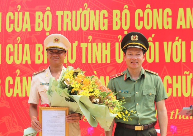 Đại úy cứu sống 4 người đuối nước được Chủ tịch nước tặng thưởng Huân chương Dũng cảm - Ảnh 2. Đại úy cứu sống 4 người đuối nước được Chủ tịch nước tặng thưởng Huân chương Dũng cảm - Ảnh 2.