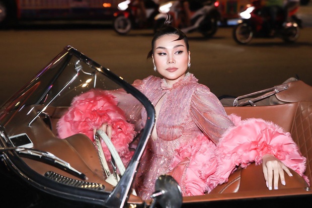 Hà Hồ - Thanh Hằng - Lan Khuê cưỡi siêu xe cổ đến sự kiện Gucci, tổ hợp visual khiến netizen nín thở là đây! - Ảnh 3.