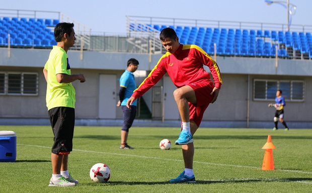 NÓNG: HLV Park Hang-seo triệu tập bổ sung sao trẻ nhà bầu Hiển lên U23 Việt Nam - Ảnh 1.