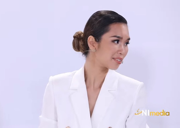 Tưởng thoát được Xuân Lan, ai dè Hà Anh vẫn bị dàn thí sinh Hoa Hậu Hoàn Vũ đòi hát cho nghe - Ảnh 4.
