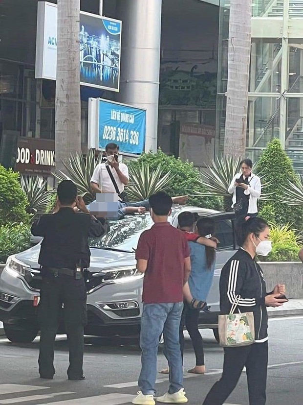 Đang nói chuyện với vợ, người đàn ông nhảy từ tầng 2 sân bay Đà Nẵng - Ảnh 2.