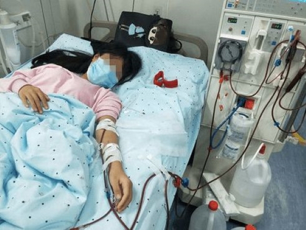 Nữ sinh 14 tuổi sống 10 năm với hàng trăm khối u súp lơ bịt kín trong cổ họng, giọng nói khàn đặc chỉ vì chủ quan với dấu hiệu nhiễm virus HPV - Ảnh 3. Nữ sinh 14 tuổi sống 10 năm với hàng trăm khối u súp lơ bịt kín trong cổ họng, giọng nói khàn đặc chỉ vì chủ quan với dấu hiệu nhiễm virus HPV - Ảnh 3.