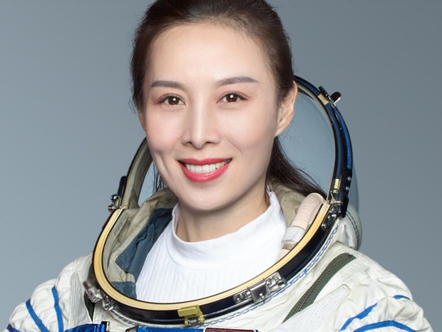 Nữ phi hành gia đầu tiên của Trung Quốc trở về Trái đất, lời phát biểu đầu tiên qua sóng truyền hình gây sốt MXH - Ảnh 2.