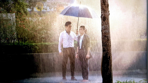 Gì thì gì, hễ đến cảnh khóc trong mưa là mấy mỹ nhân phim Việt lại auto mặc theo 2 công thức này - Ảnh 5.