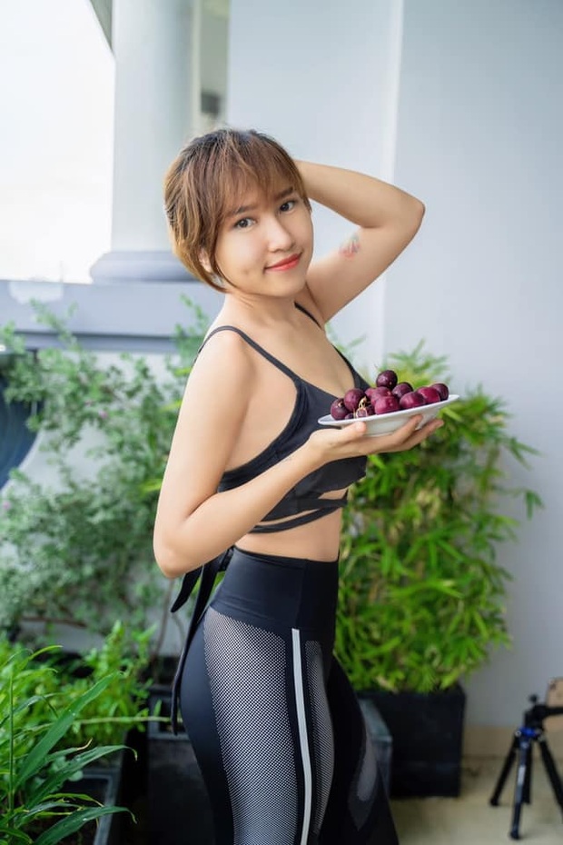 Uyên Pu diện bikini khoe triệt để đường cong nóng bỏng, ai tin được đây là body của bà mẹ một con chứ! - Ảnh 1.