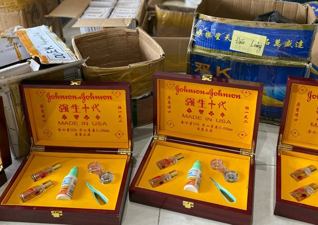 Triệt xóa tổng kho cung cấp thiết bị đánh bạc bịp ở Đà Nẵng - Ảnh 3.