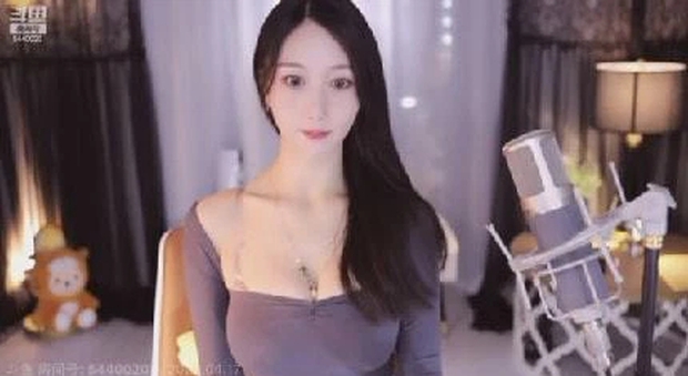 Nữ streamer xinh đẹp bị nhắc khéo vì tìm mọi cách bòn tiền của fan, hết PK đến tâm sự riêng chỉ cần được donate - Ảnh 2.