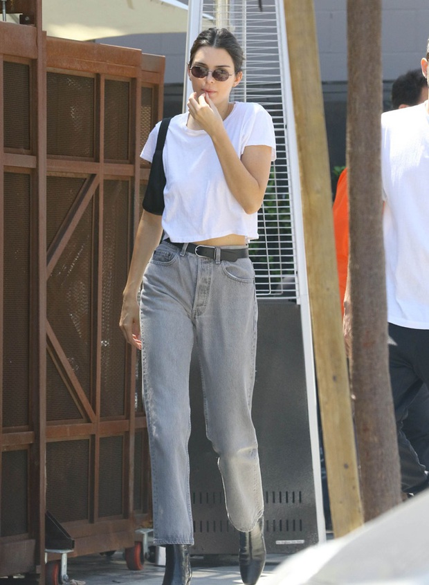 Mặc đồ tối giản đẹp như Kendall Jenner: Toàn những món basic được kết hợp theo 10 cách sang xịn mịn - Ảnh 10.